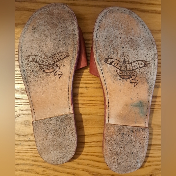 EUC Freebird Red Smooth Leather Slide On Flat Casual Sandal Flip Flop Shoe SZ 9 - Picture 5 of 7